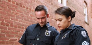 Ile zarabia policjant z drogówki?