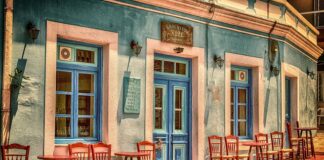 Jakie wybrać krzesła do salonu?